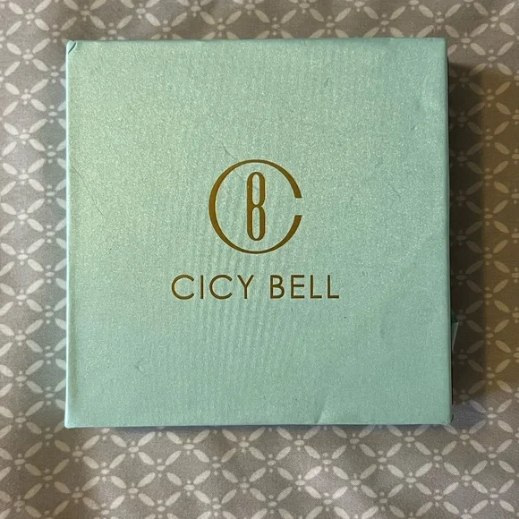 Cicy Bell Gold and Black Pendant Bracelet - Picture 2 of 3